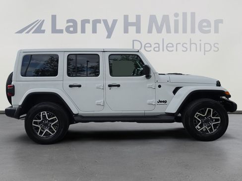 New 2026 Jeep Wrangler Unlimited Sahara AWD/4WD image 6