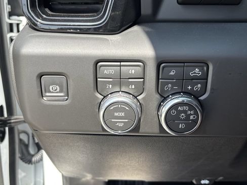 Used 2026 GMC Sierra 2500 AT4 w/ AT4 Premium Plus Package AWD/4WD image 21
