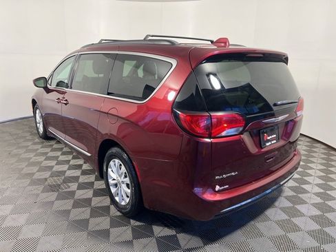 Certified 2017 Chrysler Pacifica Touring-L image 4