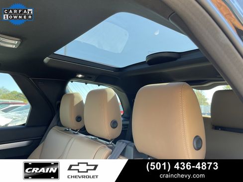 Used 2024 Land Rover Discovery Dynamic SE image 32