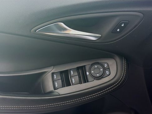 Used 2025 Buick Encore GX Preferred FWD image 15