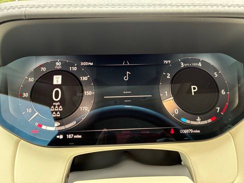 Used 2025 Land Rover Range Rover Long Wheelbase SE AWD/4WD image 5