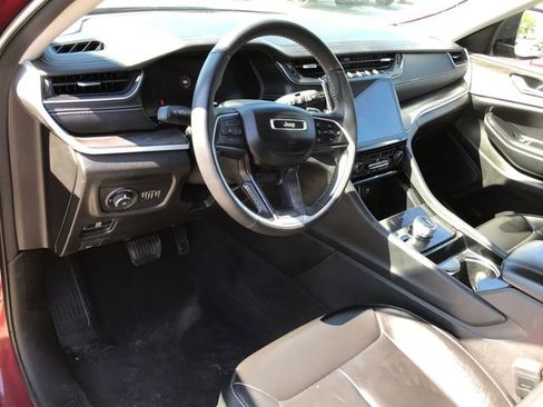 Used 2023 Jeep Grand Cherokee Limited AWD/4WD image 5