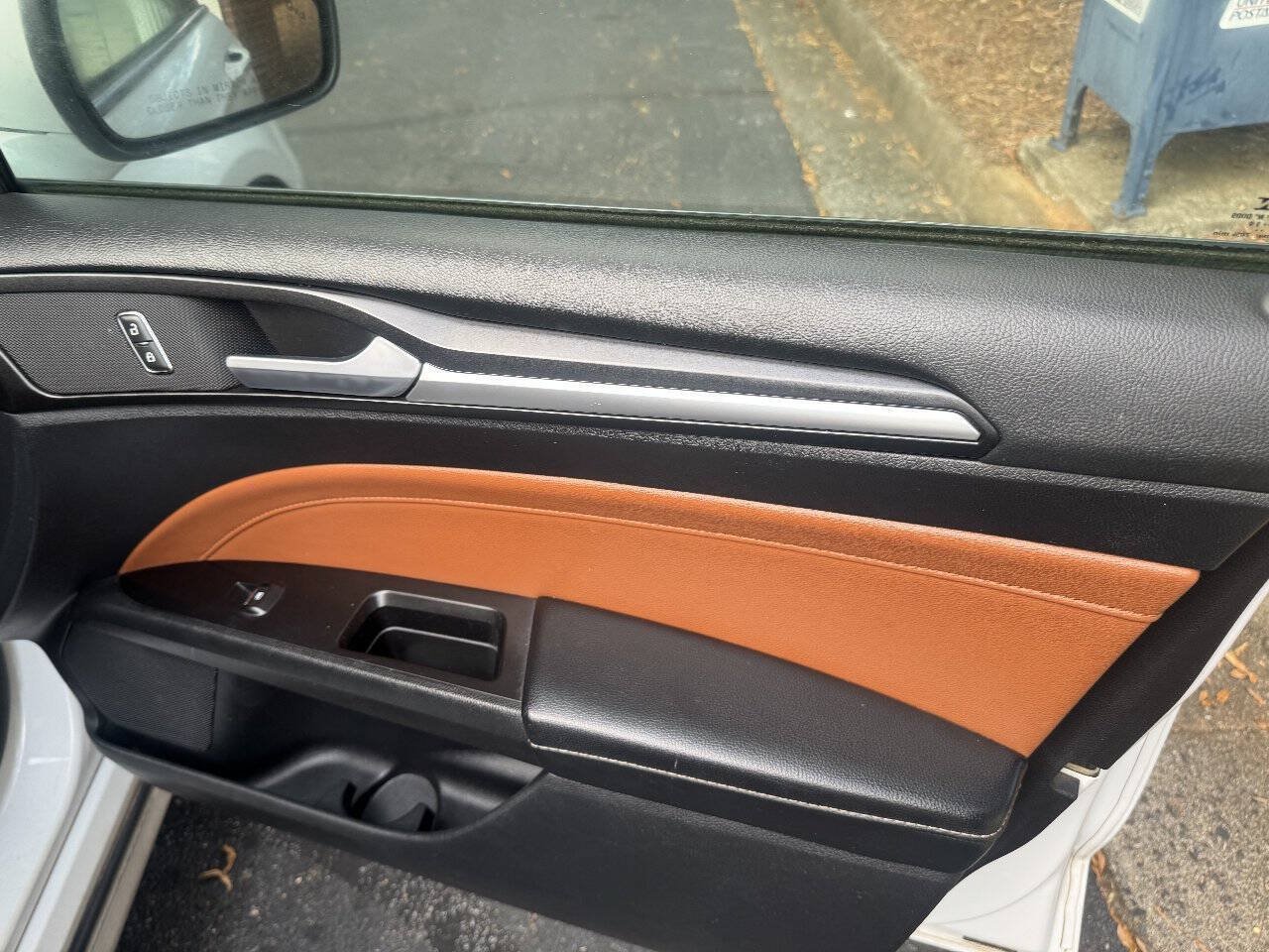 Used 2019 Ford Fusion Titanium AWD/4WD image 26
