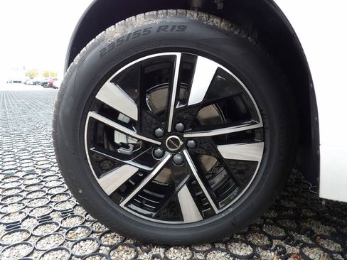 New 2026 Volvo XC60 B5 Plus w/ Protection Package Premier image 28