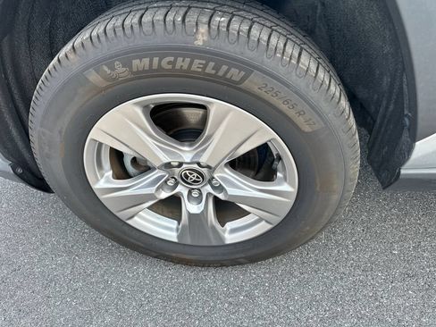 Used 2023 Toyota RAV4 XLE AWD/4WD image 13