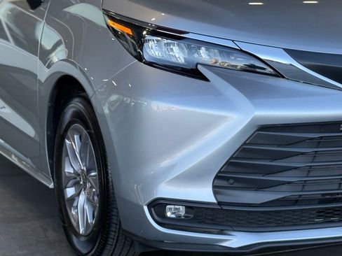 Used 2025 Toyota Sienna XLE w/ XLE Plus Package image 8