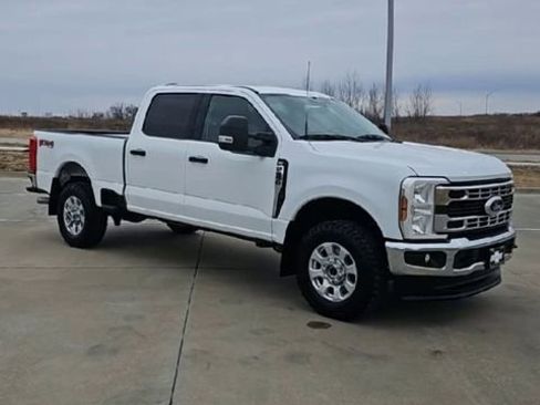 Used 2024 Ford F250 XLT w/ FX4 Off-Road Package image 2