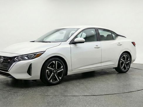 Used 2025 Nissan Sentra SV image 3