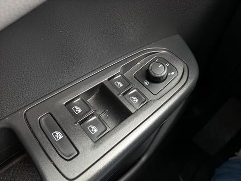 Certified 2023 Volkswagen Taos SE w/ Black Wheel Package FWD image 25