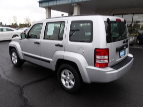 Used 2010 Jeep Liberty Sport AWD/4WD image 3