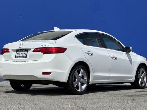 Used 2014 Acura ILX w/ Technology Package FWD image 3