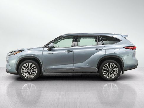 Used 2021 Toyota Highlander Platinum AWD/4WD image 2