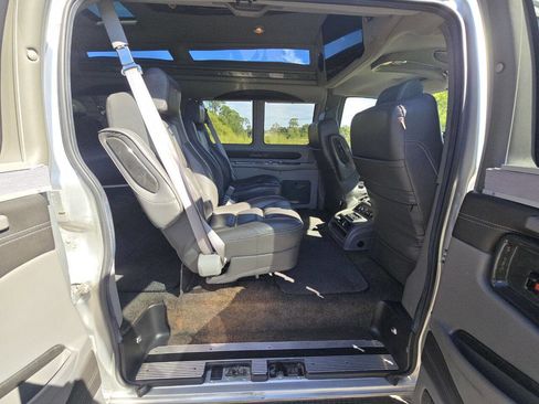 Used 2016 Chevrolet Express 2500 image 22