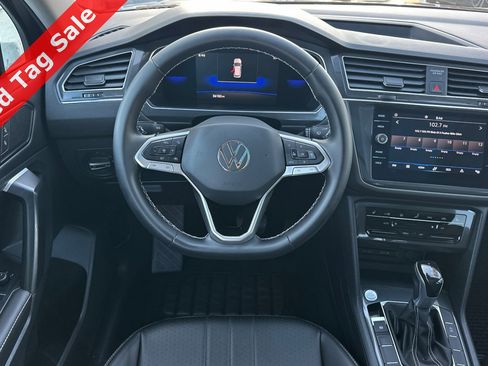 Certified 2022 Volkswagen Tiguan SE w/ Panoramic Sunroof Package image 14