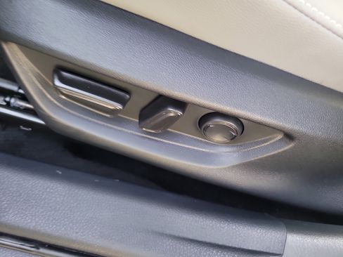 Used 2025 Toyota Camry SE w/ Multimedia Upgrade Package image 20