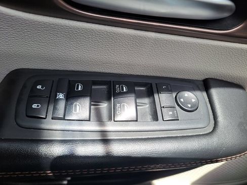 Used 2017 Chrysler Pacifica Touring-L FWD image 23