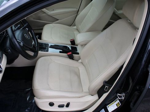 Used 2019 Volkswagen Passat 2.0T Wolfsburg w/ Wheels & Sunroof Package image 13