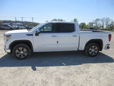 New 2026 GMC Sierra 1500 SLT w/ SLT Convenience Package image 9