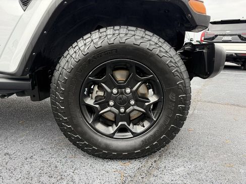 Used 2023 Jeep Gladiator Willys image 33