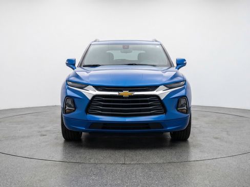 Used 2025 Chevrolet Blazer LT FWD image 2