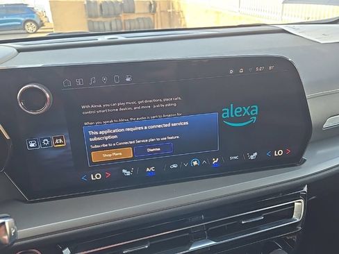 Used 2025 Chevrolet Traverse LT FWD image 28