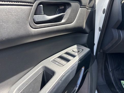 Used 2024 Nissan Pathfinder SV image 21