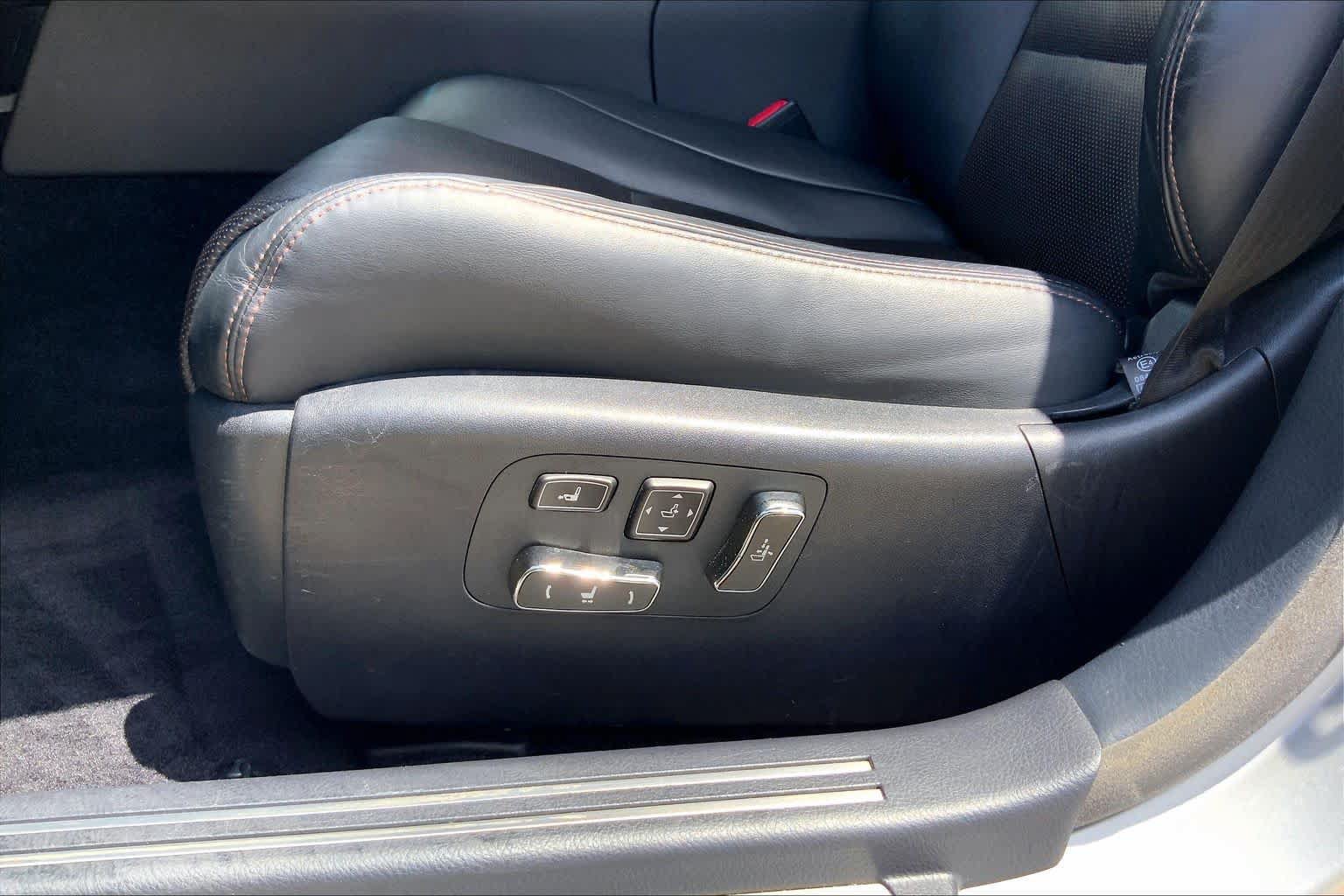Used 2015 Lexus LS 460 w/ Comfort Package RWD image 32