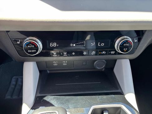 Used 2025 Mitsubishi Outlander SE AWD/4WD image 24