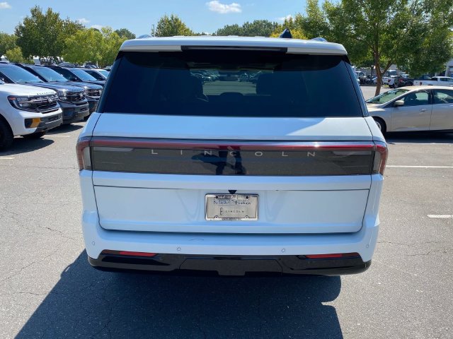 New 2027 Lincoln Navigator Reserve w/ Jet Appearance Package AWD/4WD image 29
