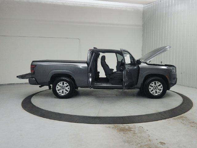 Used 2022 Nissan Frontier SV w/ Technology Package RWD image 17