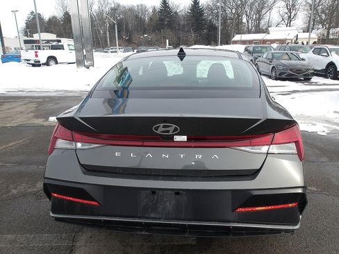 Certified 2025 Hyundai Elantra SEL image 6