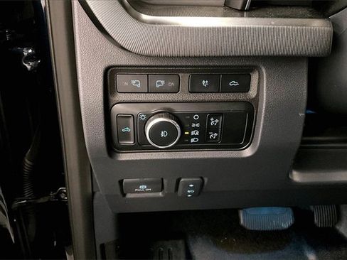 Used 2024 Ford F350 Platinum w/ FX4 Off-Road Package image 38