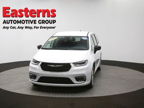 Used 2024 Chrysler Pacifica Touring-L image 52