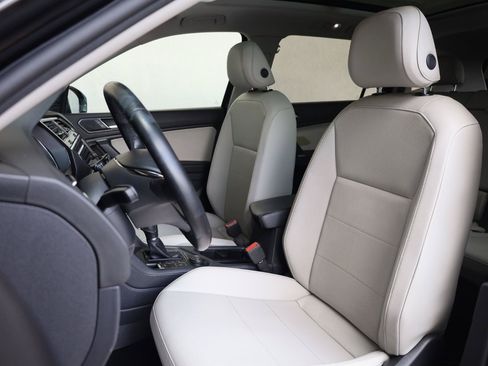 Used 2018 Volkswagen Tiguan SEL AWD/4WD image 12