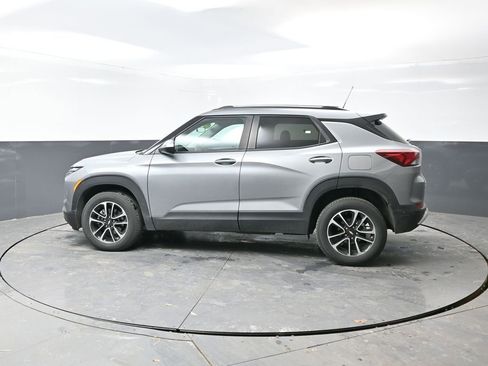 Used 2025 Chevrolet TrailBlazer LT w/ Driver Confidence Package image 11