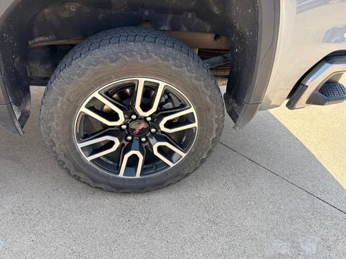 Used 2025 GMC Sierra 1500 AT4 w/ AT4 Premium Package AWD/4WD image 10