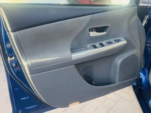 Used 2014 Toyota Prius V Two image 18