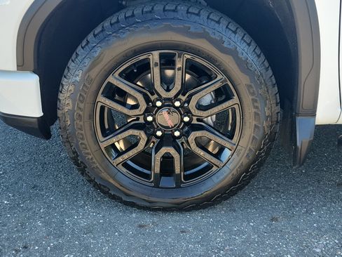 Used 2024 GMC Sierra 1500 Elevation w/ Preferred Package AWD/4WD image 12