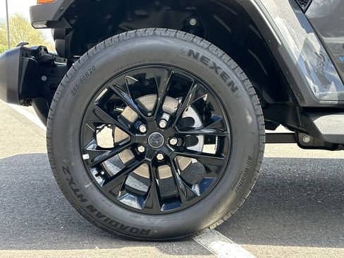 Used 2025 Jeep Wrangler Sahara 4xe image 16