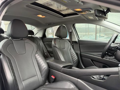 Used 2023 Hyundai Elantra Limited image 13