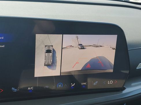 New 2026 Chevrolet Traverse LT w/ Driver Confidence Package image 25