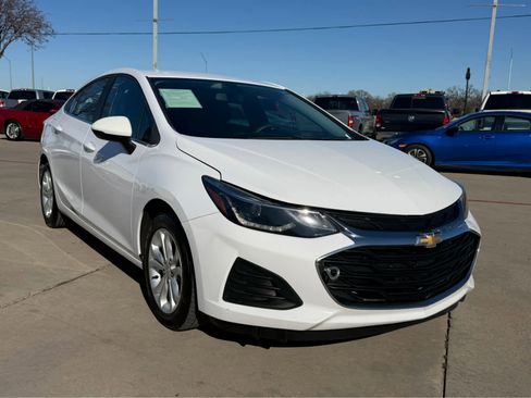 Used 2019 Chevrolet Cruze LT w/ LT Fleet Convenience Package image 4