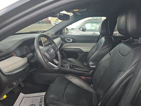 Used 2023 Jeep Compass Limited image 21