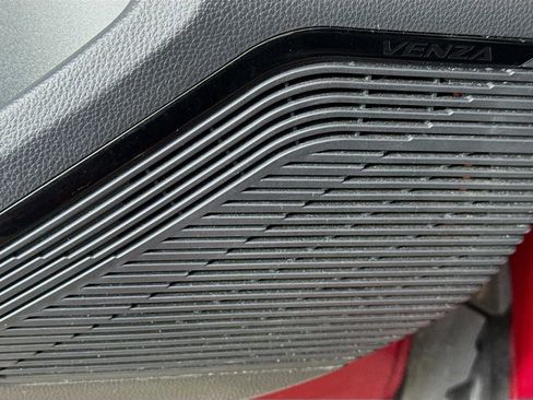 Used 2021 Toyota Venza Limited image 22