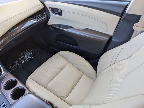 Used 2013 Toyota Avalon Limited image 16