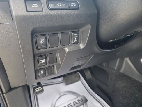 Used 2022 Nissan Frontier SV image 16