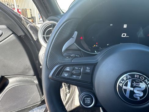 Used 2024 Alfa Romeo Giulia Veloce image 23