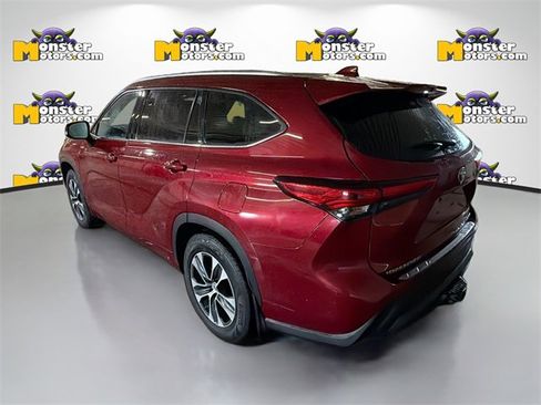 Used 2020 Toyota Highlander XLE image 6