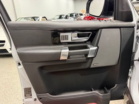 Used 2016 Land Rover LR4 HSE LUX AWD/4WD image 18